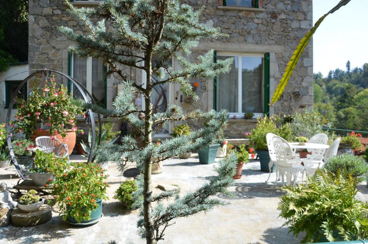 Chambre d hôtes Bounty cuisine privative et garage Olliergues Exterior foto